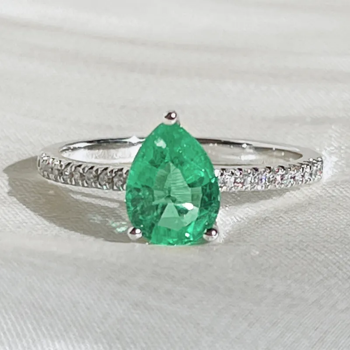 Emerald Dewdrop Solitaire Ring