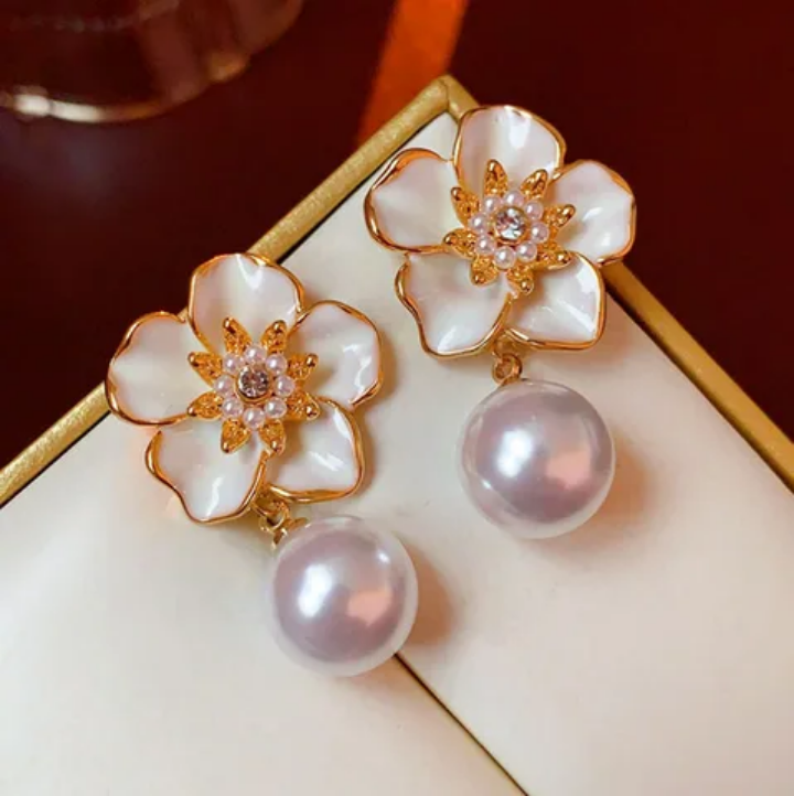 Luxe Bloom Pearl Drops
