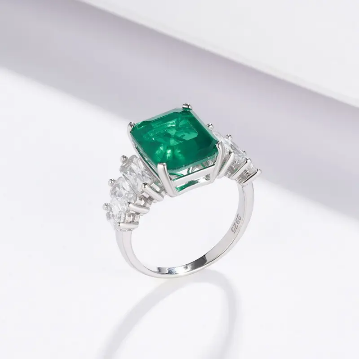 Emerald Royale Solitaire Ring
