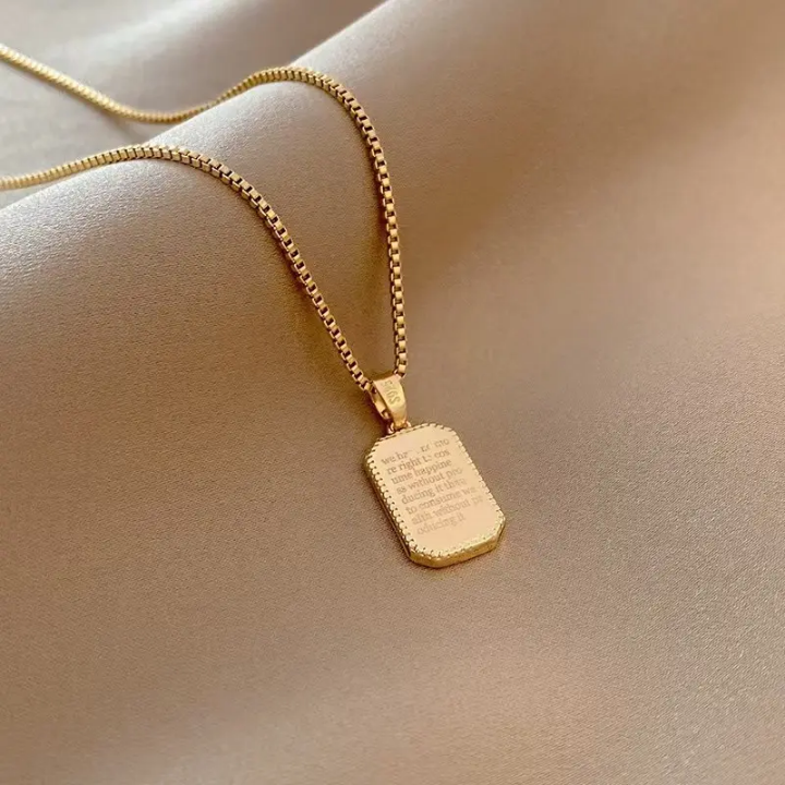 Noiré Luxe Black Enamel Gold Pendant Necklace