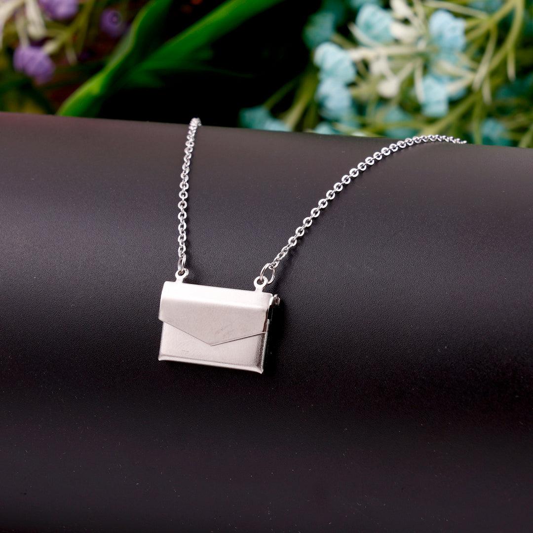 Élan Luxe Envelope Pendant Necklace