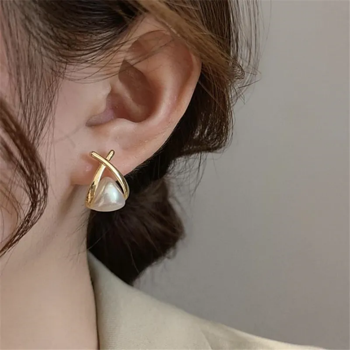 Aura Cross-Crest Pearl Studs