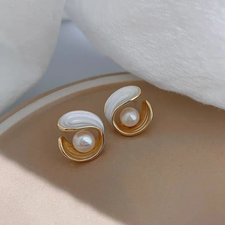 Luna Crest Pearl Earrings