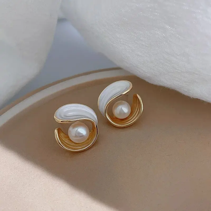 Luna Crest Pearl Earrings