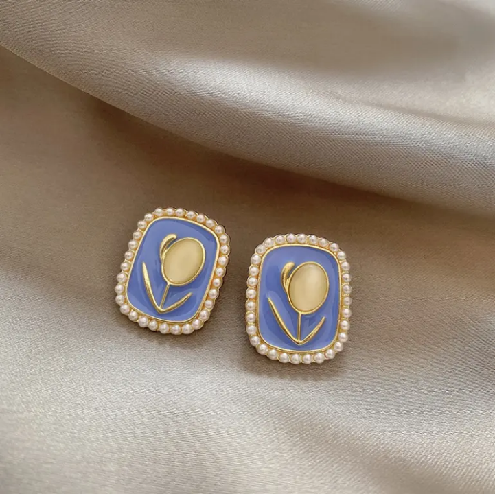 Petal Emblem Pearl-Frame Studs