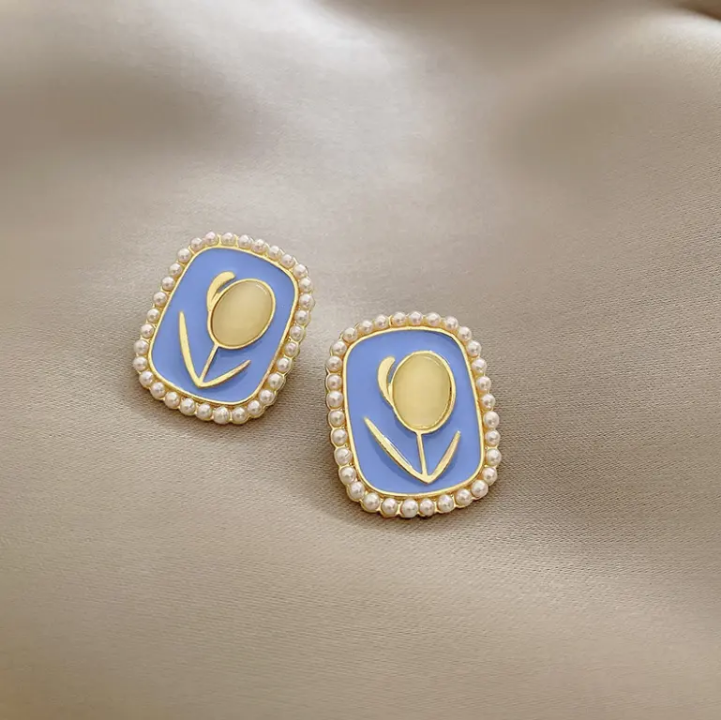 Petal Emblem Pearl-Frame Studs