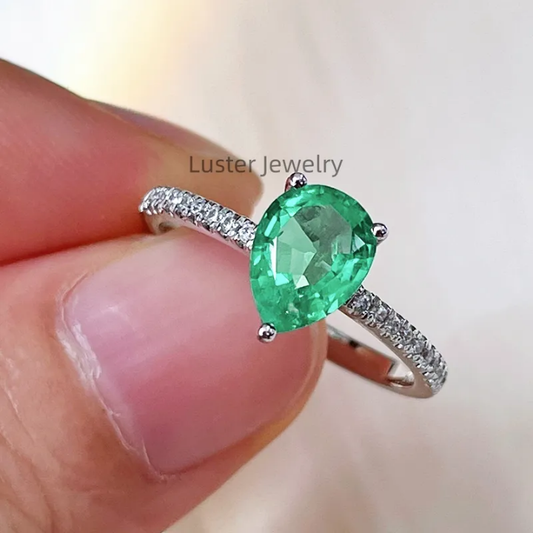 Emerald Dewdrop Solitaire Ring