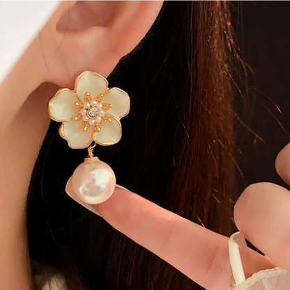 Luxe Bloom Pearl Drops