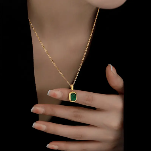 Emerald Luxe Classic Pendant