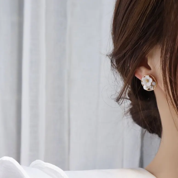 Blooming Pearl Aura Studs