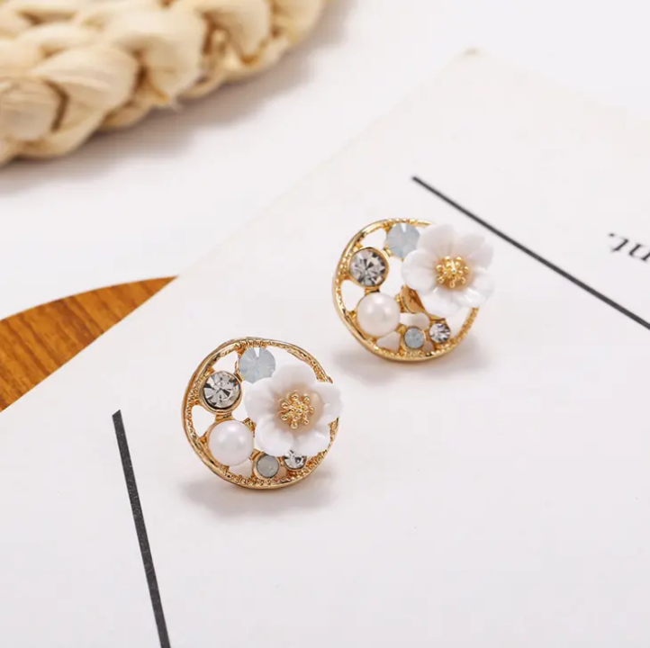 Blooming Pearl Aura Studs