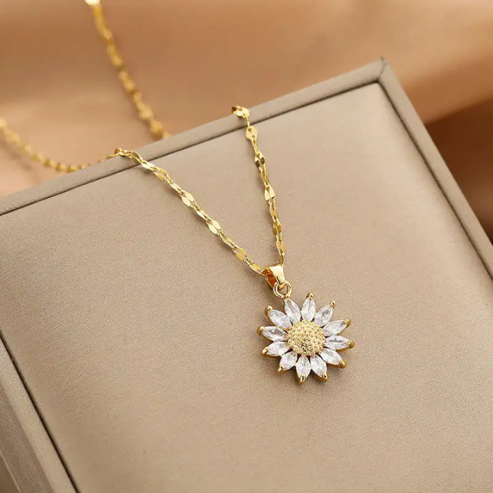 Soléa Bloom Gold Crystal Pendant Necklace