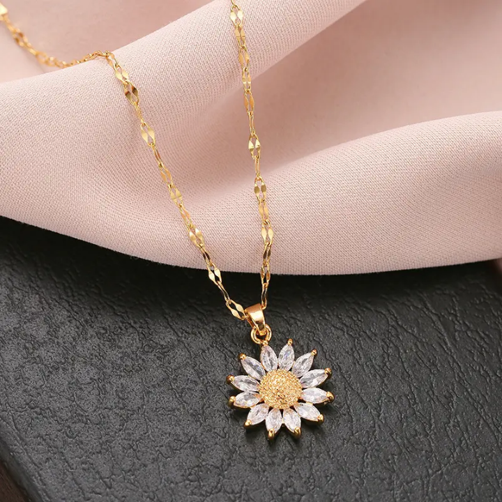 Soléa Bloom Gold Crystal Pendant Necklace