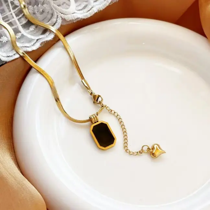 Noiré Luxe Black Enamel Gold Pendant Necklace