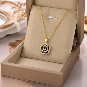 Rosé Aura Luxe Gold Floral Pendant Necklace