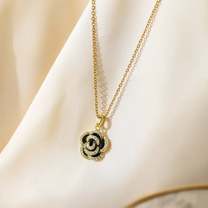 Rosé Aura Luxe Gold Floral Pendant Necklace