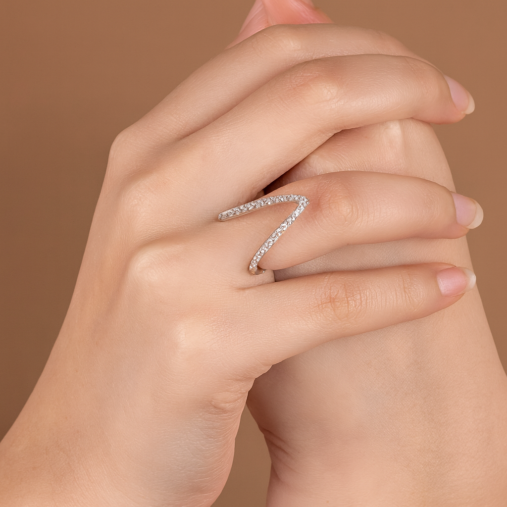 Celeste V-Shine Minimal Ring