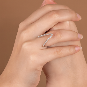 Celeste V-Shine Minimal Ring