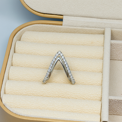 Celeste V-Shine Minimal Ring