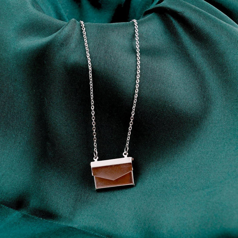 Élan Luxe Envelope Pendant Necklace