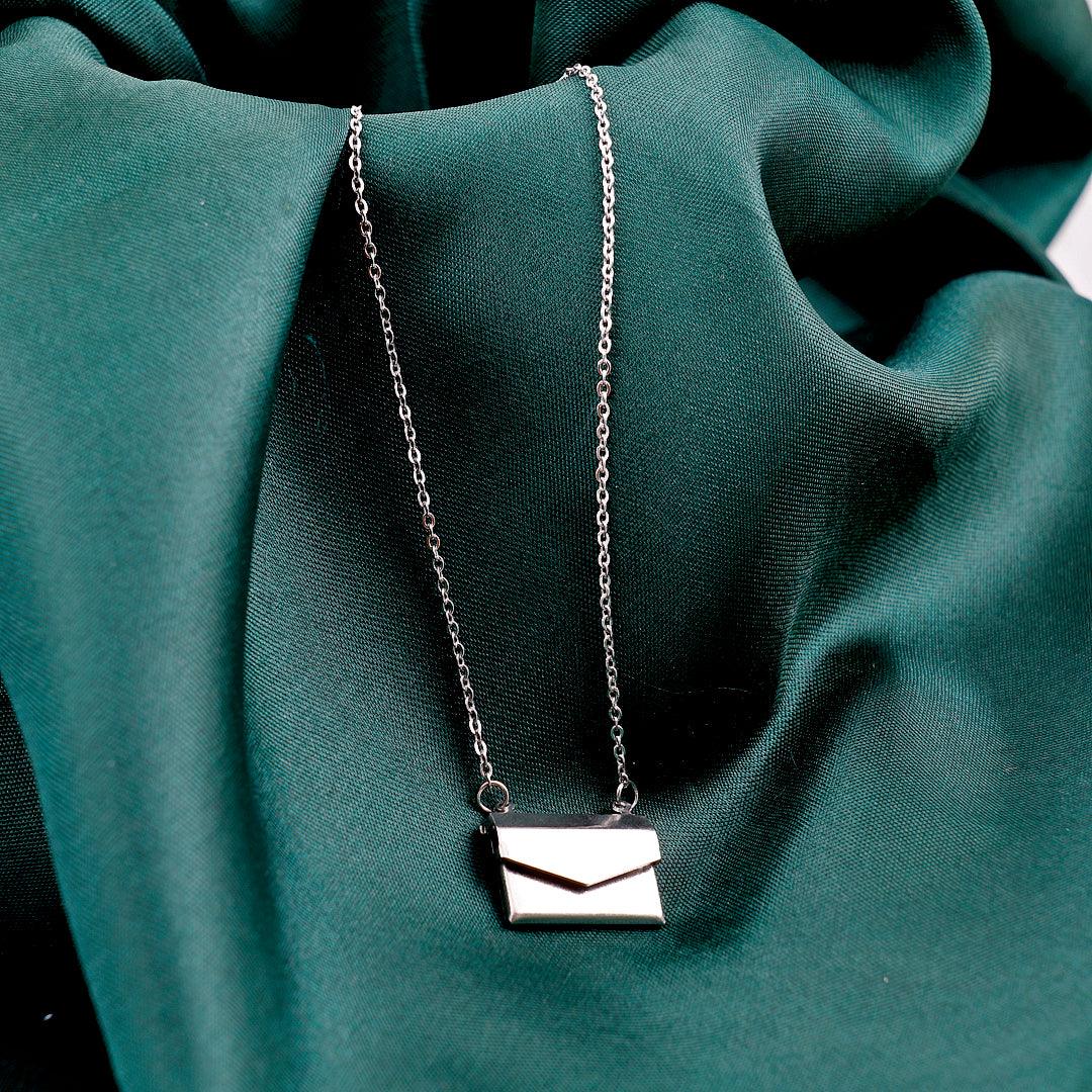 Élan Luxe Envelope Pendant Necklace