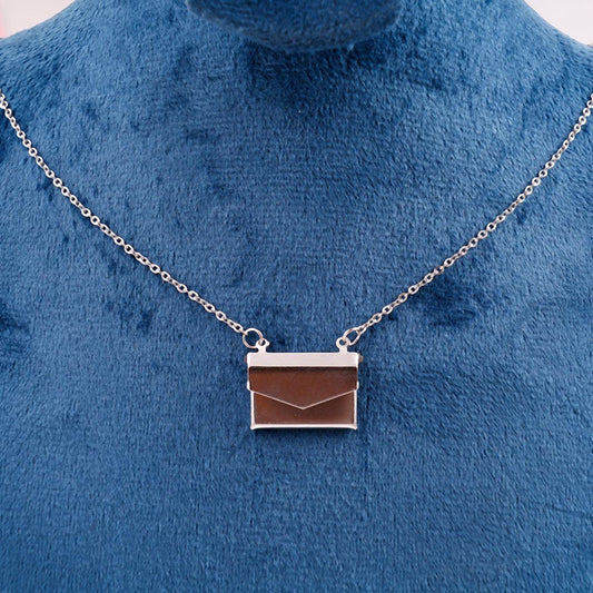Élan Luxe Envelope Pendant Necklace